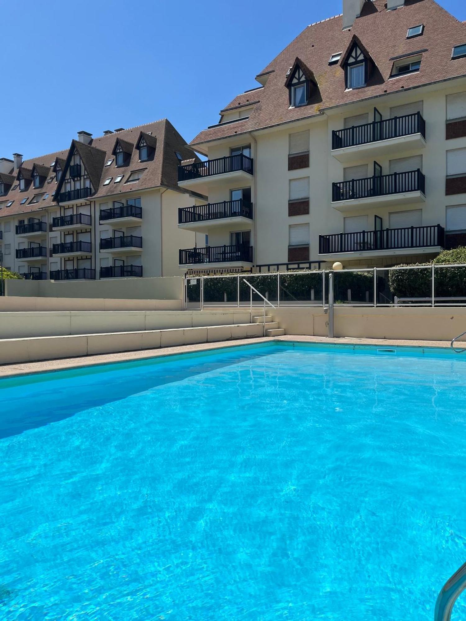 Appartement Douillet - Vue Mer - Piscine/ Tennis Cabourg Exterior foto